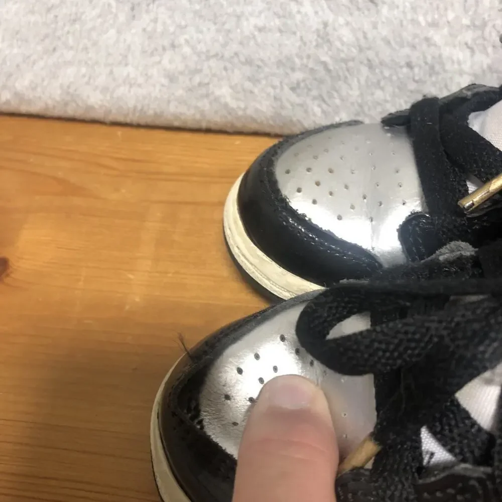 NIKE AIR JORDAN 1 MID SE (GS)BLACK/METALLIC Silver (FZ3937 001) Size 9C Child